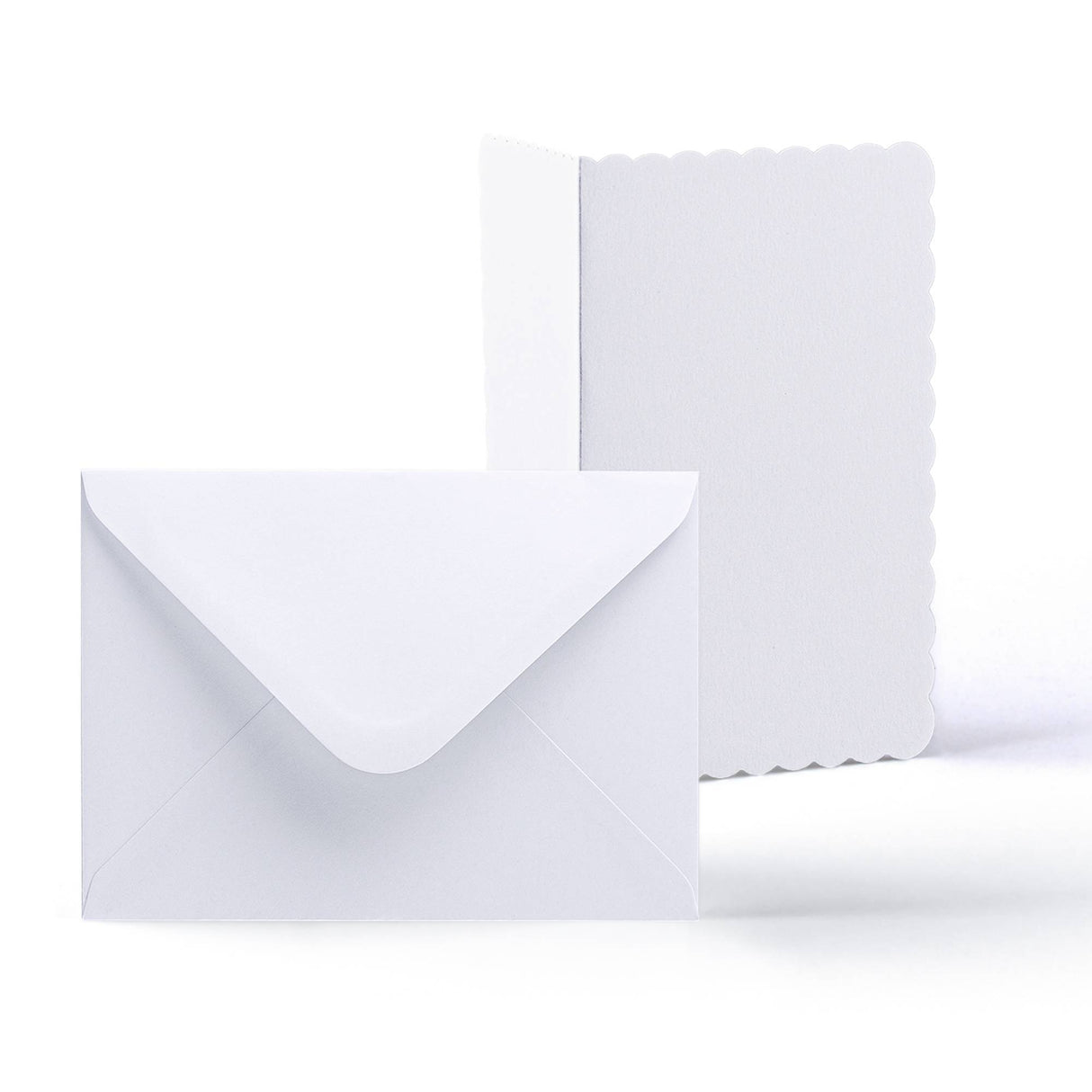 Cartes et enveloppes blanches à bord ondulé – lot