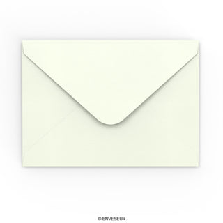 Enveloppes en papier blanc lait martelé